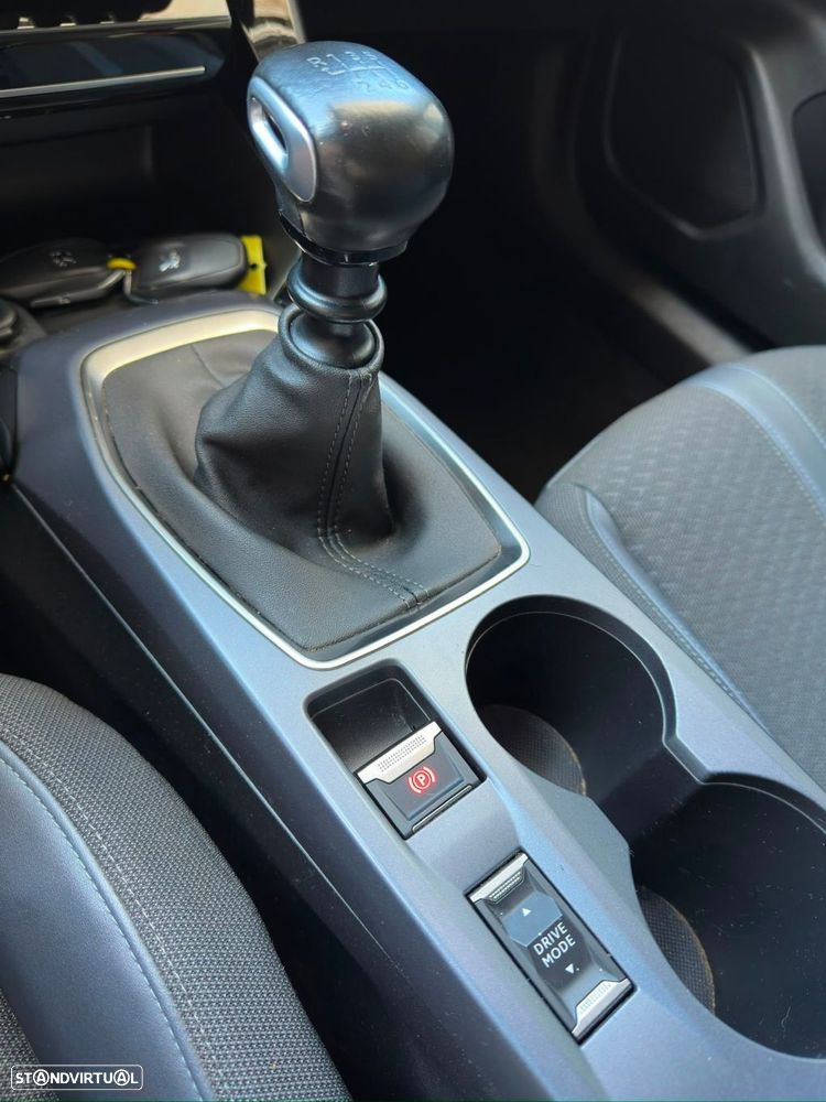 Peugeot 2008 1.2 PureTech Allure - 12