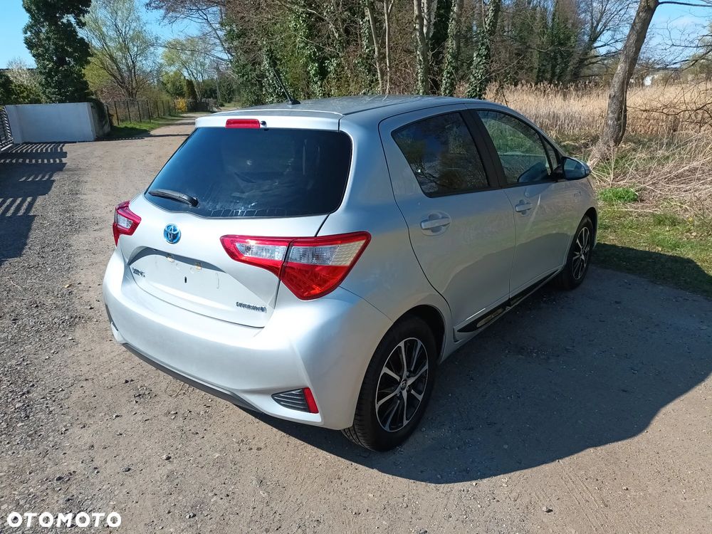 Toyota Yaris Hybrid 100 Active - 38