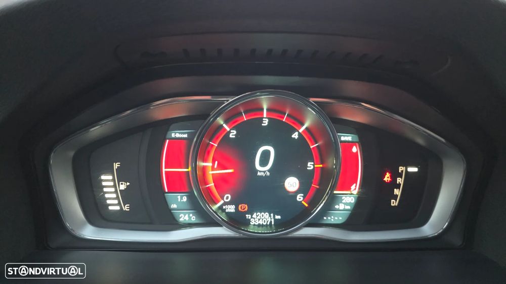 Volvo V60 D6 Plug-In-Hybrid AWD Geartronic Summum - 24