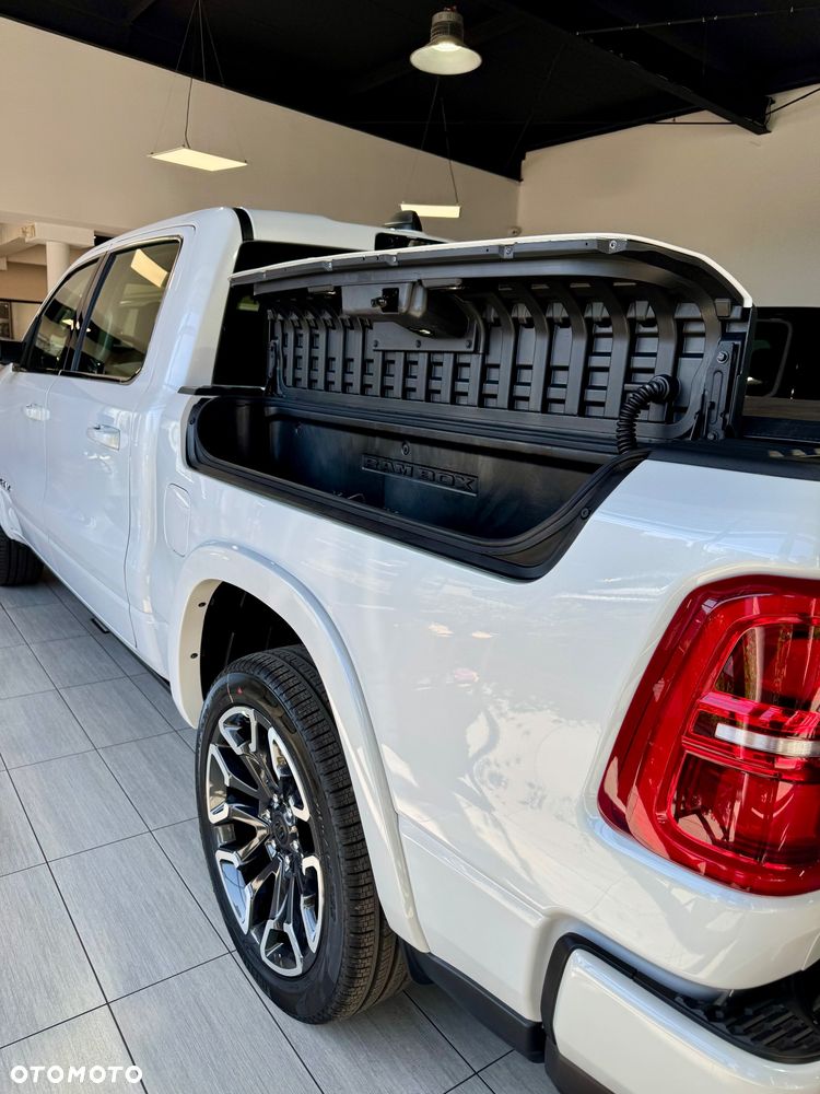 RAM 1500 Limited Night - 12