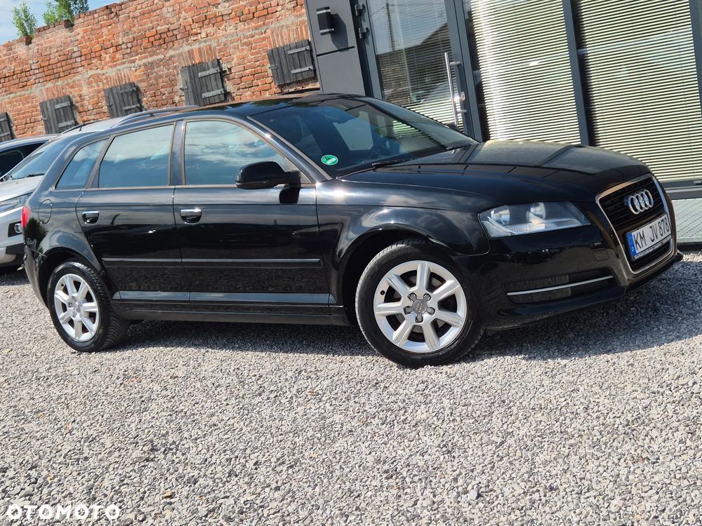 Audi A3 Sportback 1.6 TDI Ambiente - 17