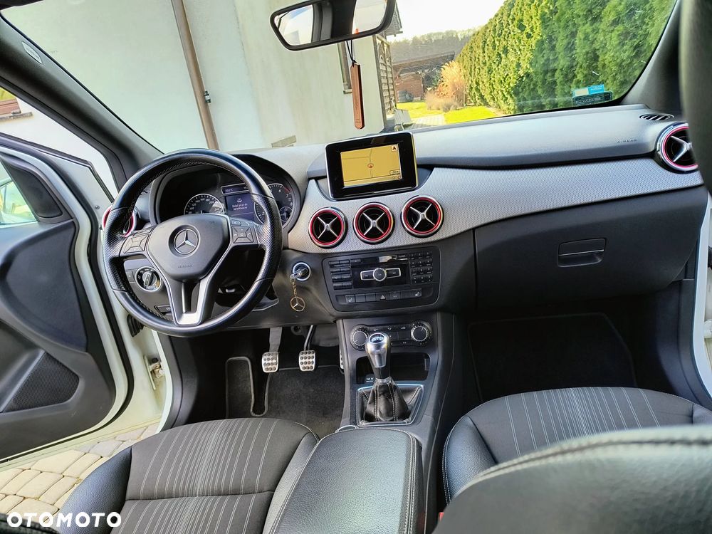 Mercedes-Benz Klasa B 180 AMG Line - 23