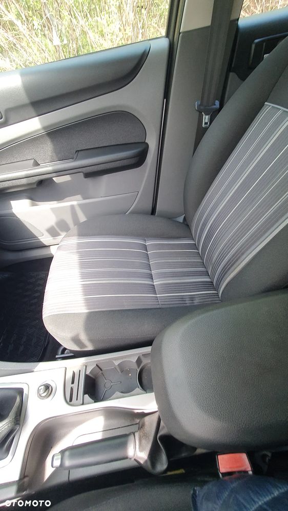 Ford Focus 2.0 Trend + - 12