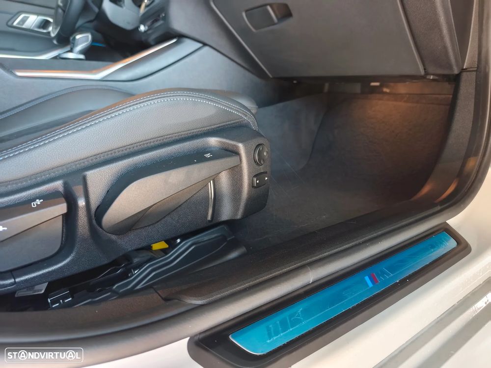 BMW 330 e Pack Desportivo M Auto - 18