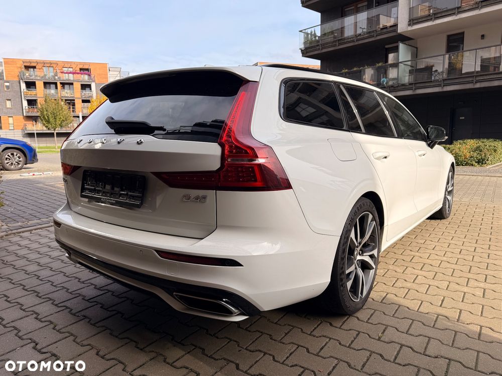 Volvo V60 D4 R-Design - 36