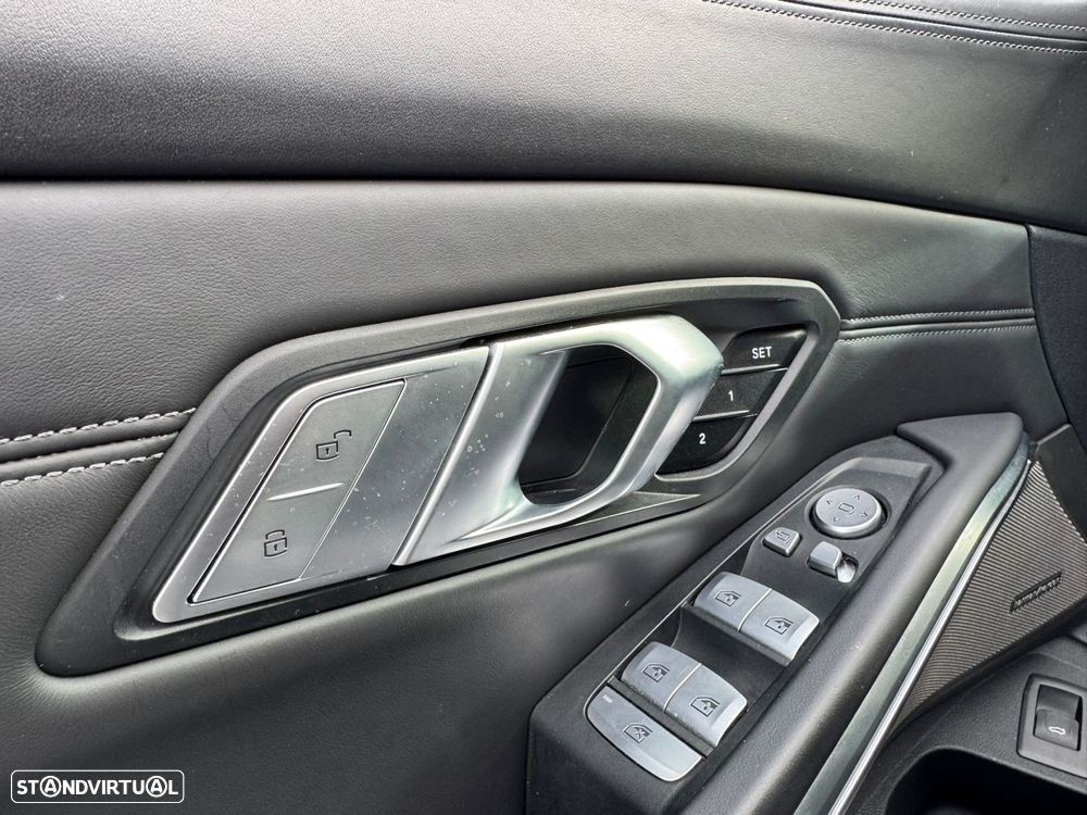 BMW M3 Competition xDrive - 21