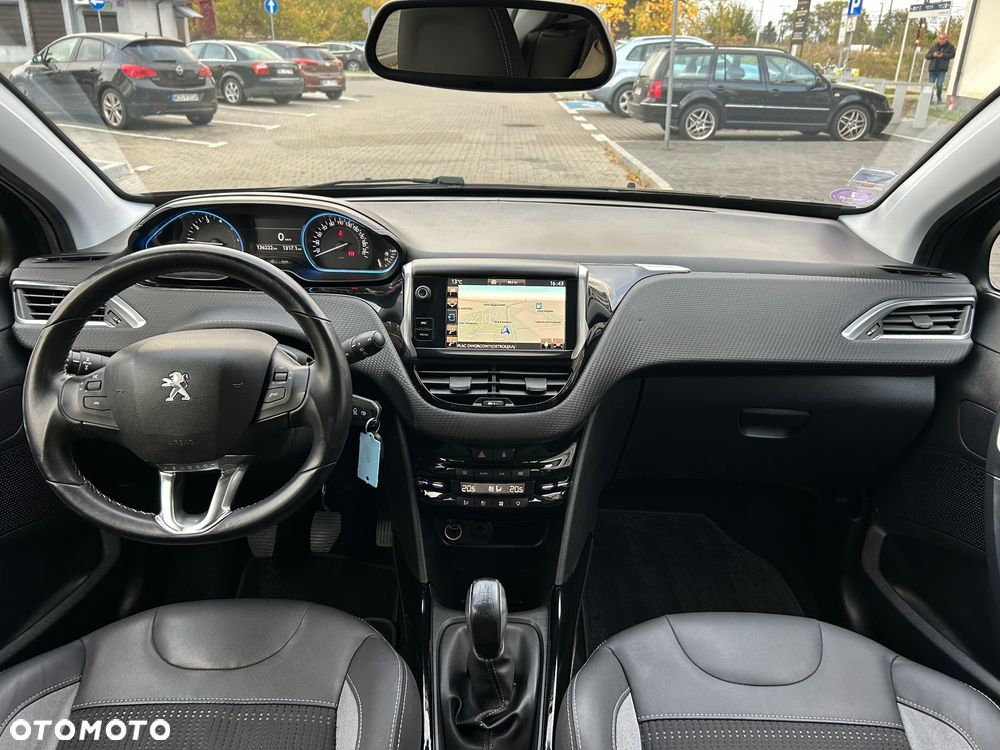 Peugeot 2008 1.2 Pure Tech Allure S&S - 23