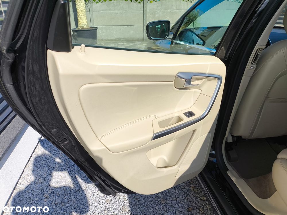 Volvo XC 60 D4 AWD Geartronic Summum - 20