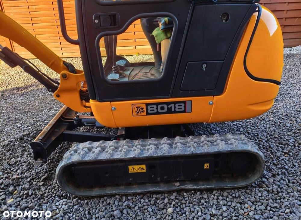 JCB 8018 - 7