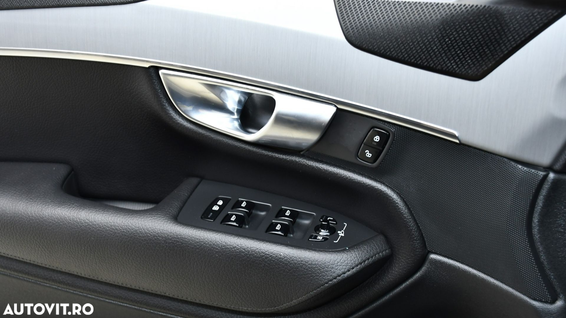 Volvo XC 90 T8 eAWD Momentum Pro - 28