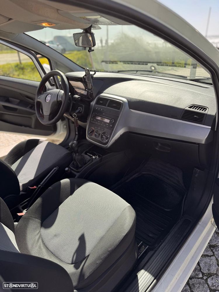 Fiat Grande Punto - 25