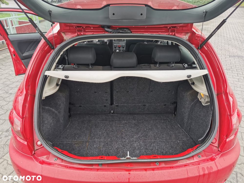 Alfa Romeo 147 1.9 JTDM 8V - 11