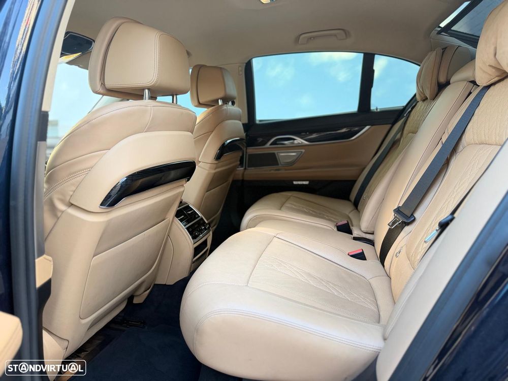 BMW 750 d xDrive Pack M - 24
