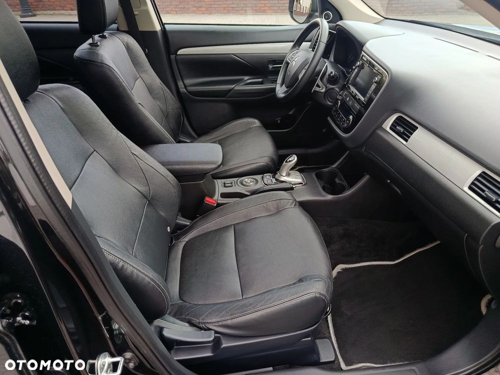 Mitsubishi Outlander 2.0 4WD Plus - 28