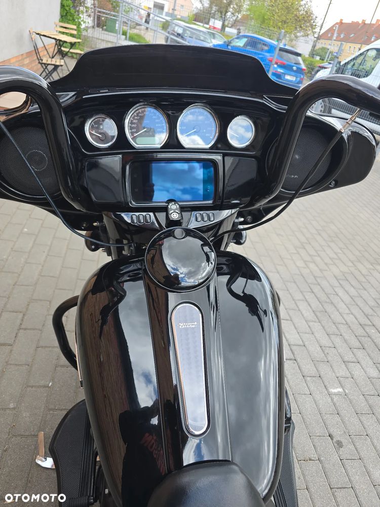 Harley-Davidson Touring Street Glide - 21