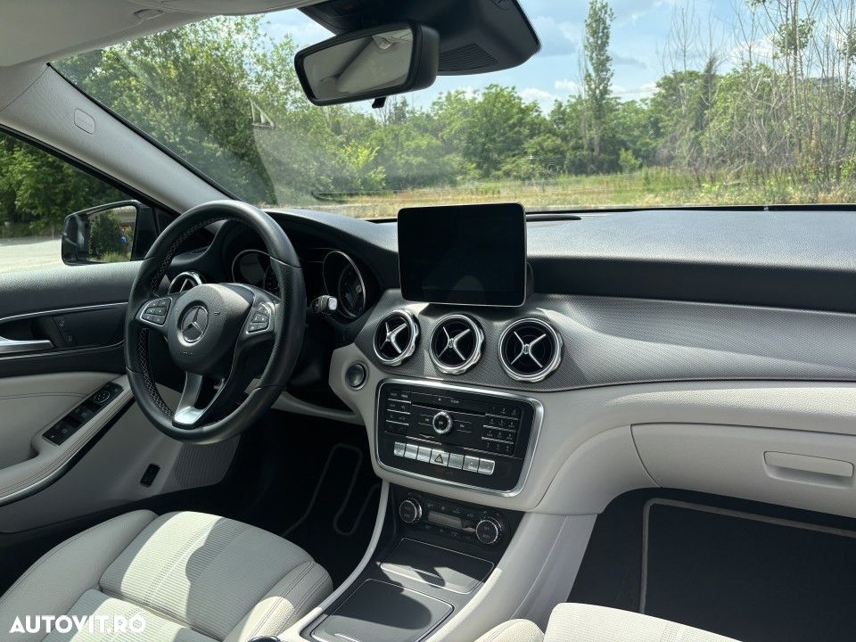 Mercedes-Benz GLA - 14