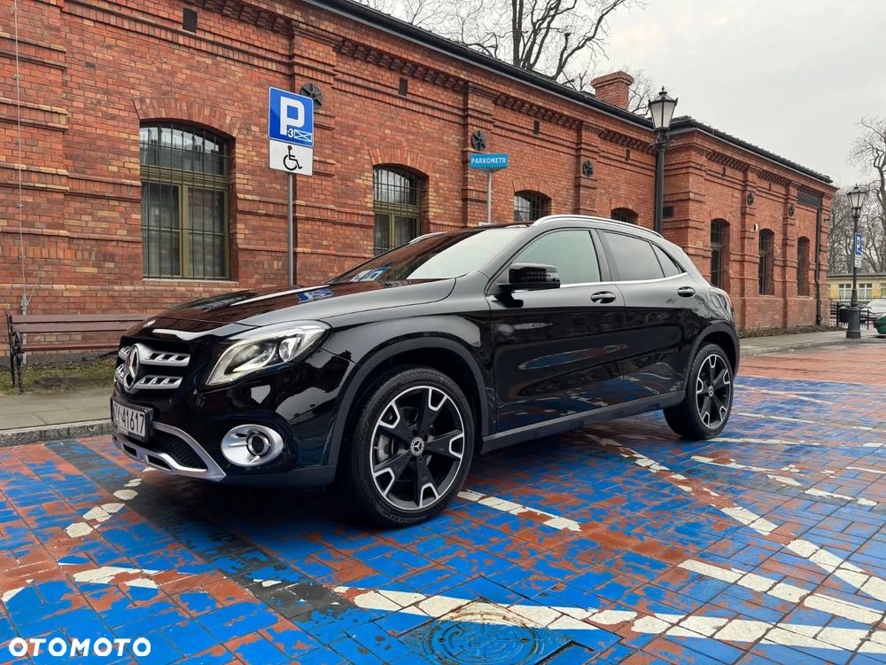 Mercedes-Benz GLA 250 7G-DCT UrbanStyle Edition - 1