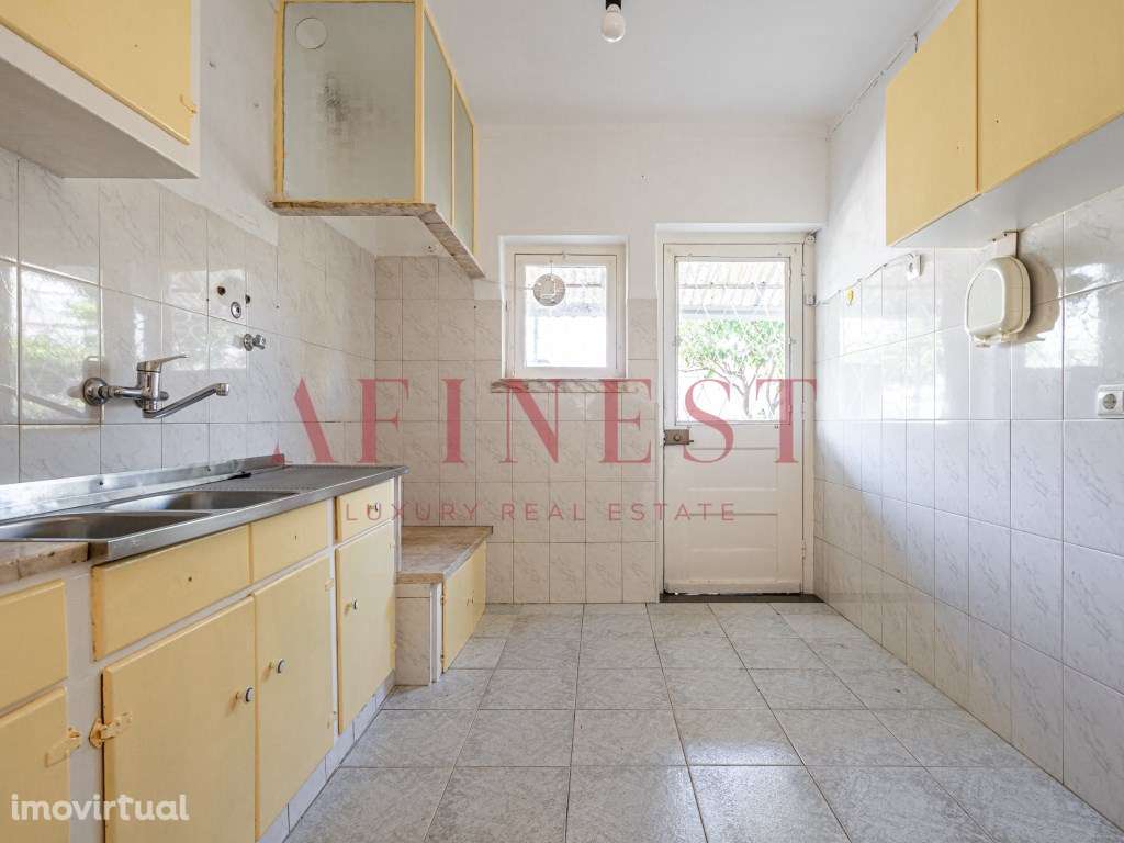 Moradia T6 na Abóboda para remodelar - Grande imagem: 5/23