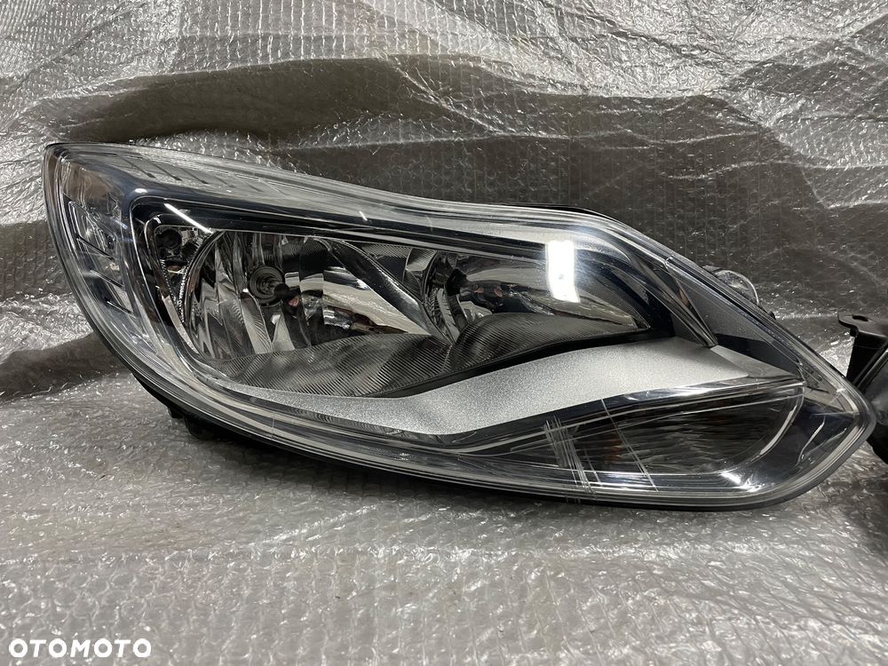 LAMPY LEWA PRAWA FORD FOCUS MK3 SREBRNE BM51-13W030NB - 2