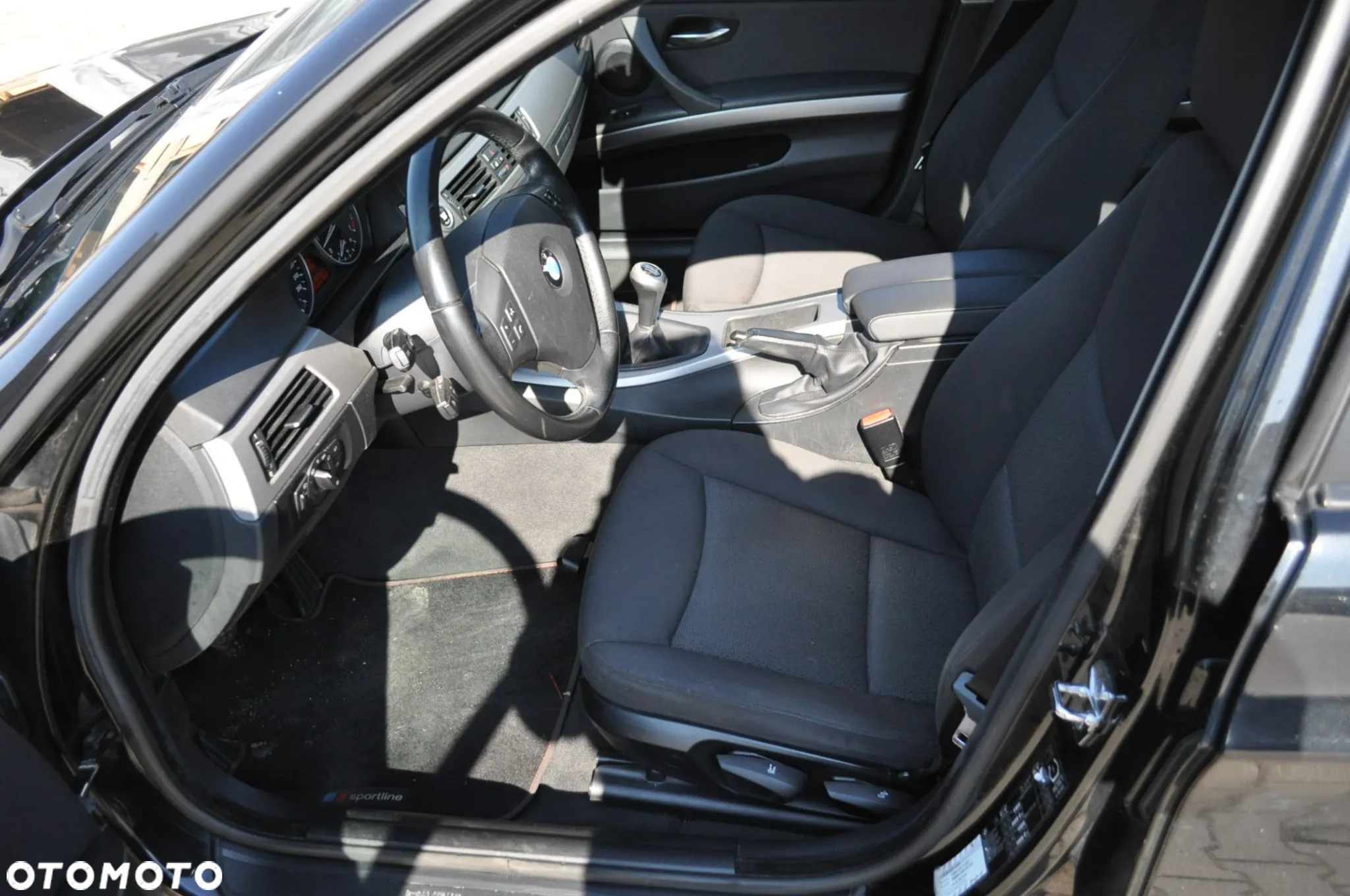 BMW Seria 3 318i Touring - 12