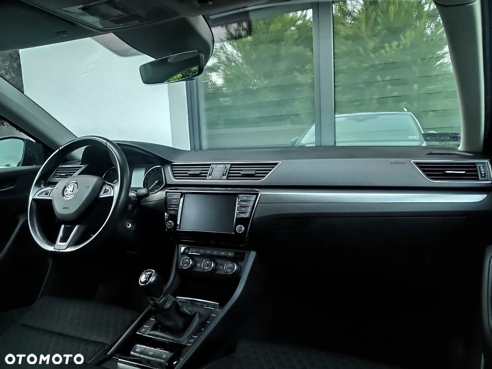 Skoda Superb 2.0 TDI Premium Edition - 12