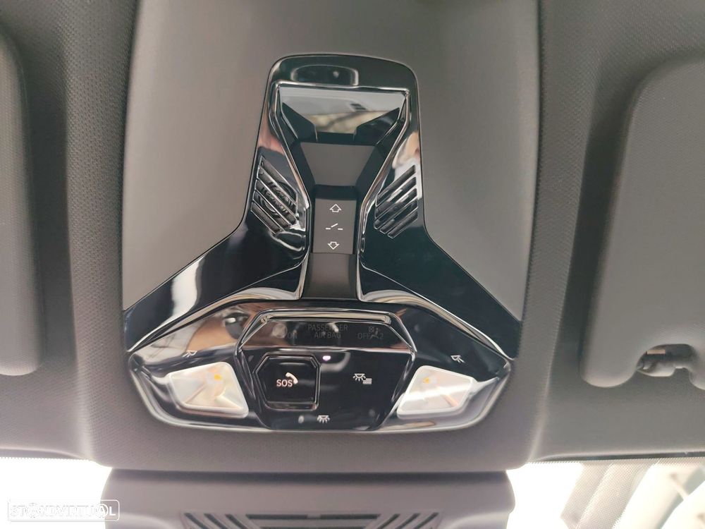 BMW iX1 eDrive20 Pack Desportivo M - 26