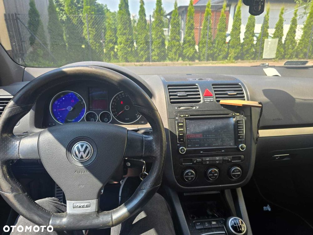 Volkswagen Golf - 6