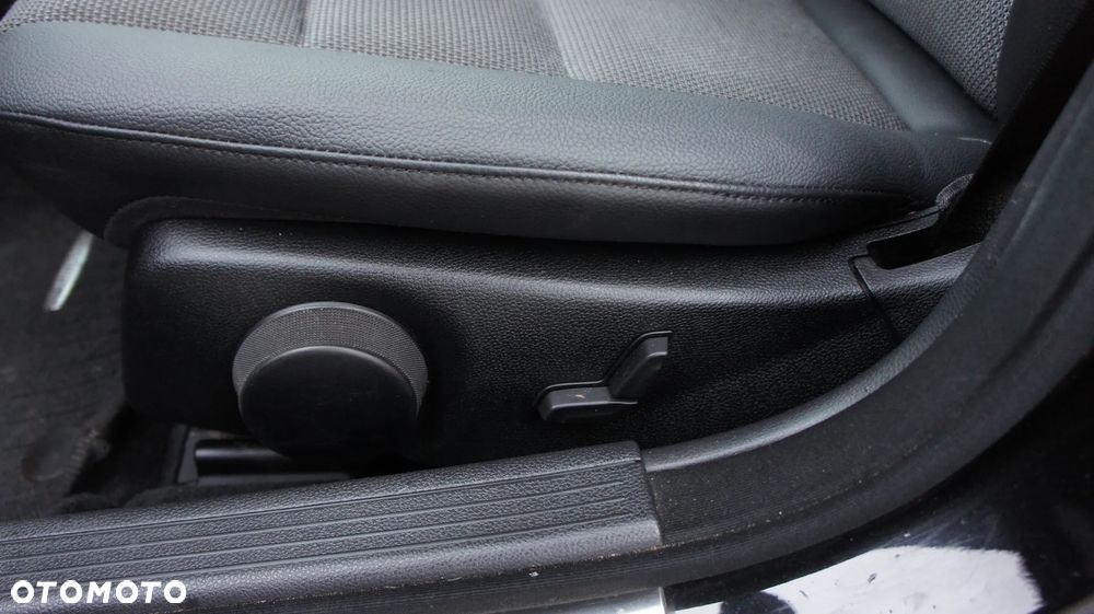 Mercedes-Benz Klasa C 180 Kompressor BlueEFFICIENCY - 22