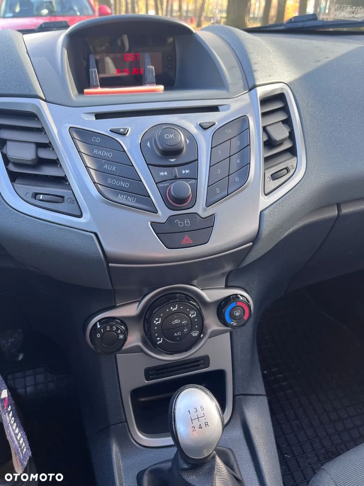 Ford Fiesta - 12