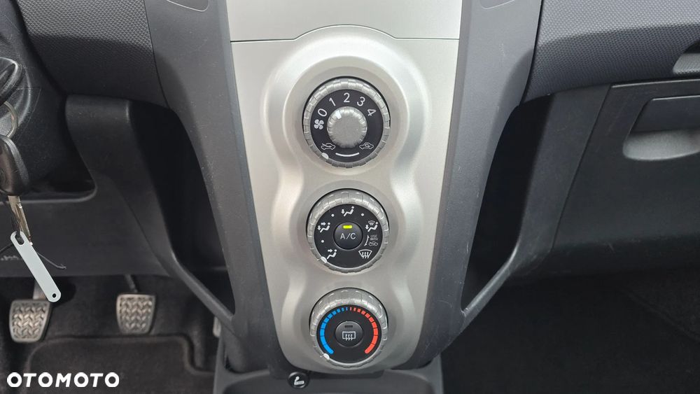 Toyota Yaris - 16