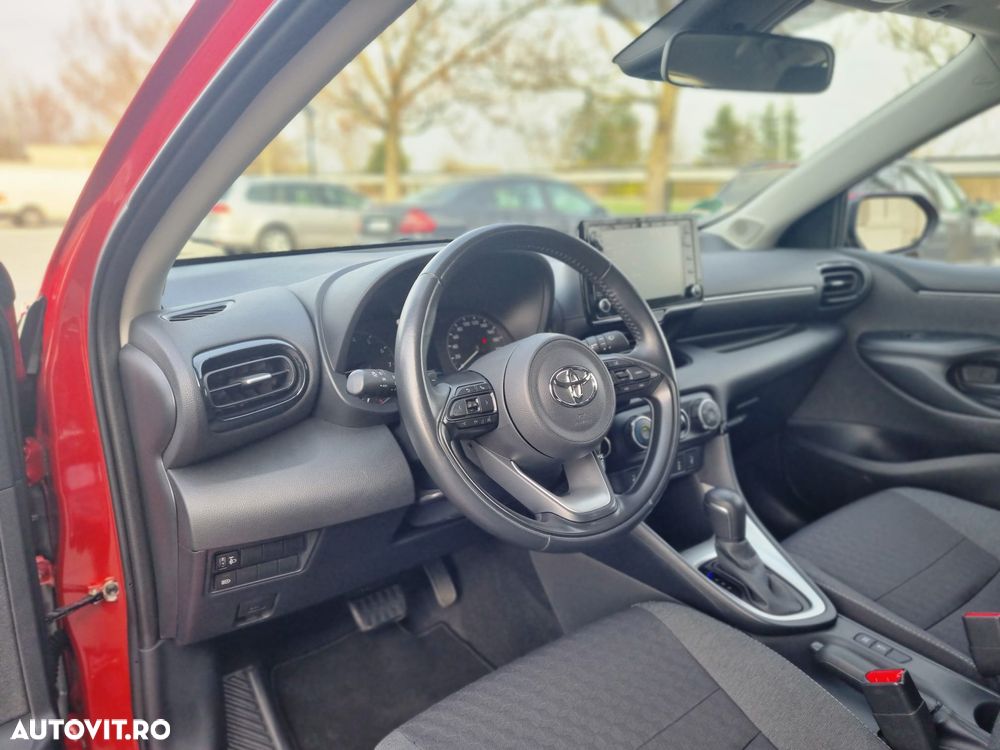 Toyota Yaris 1.5 L CVT Dynamic - 25