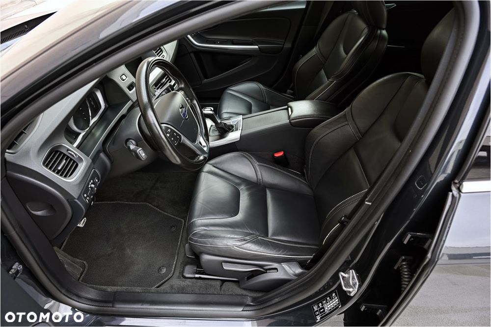 Volvo V60 D3 R-Design - 5