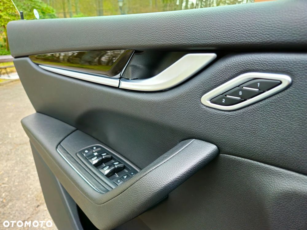 Maserati Levante - 11