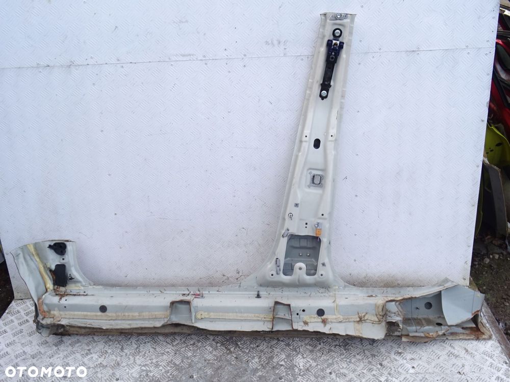 próg prawy kia soul i a1 - 2