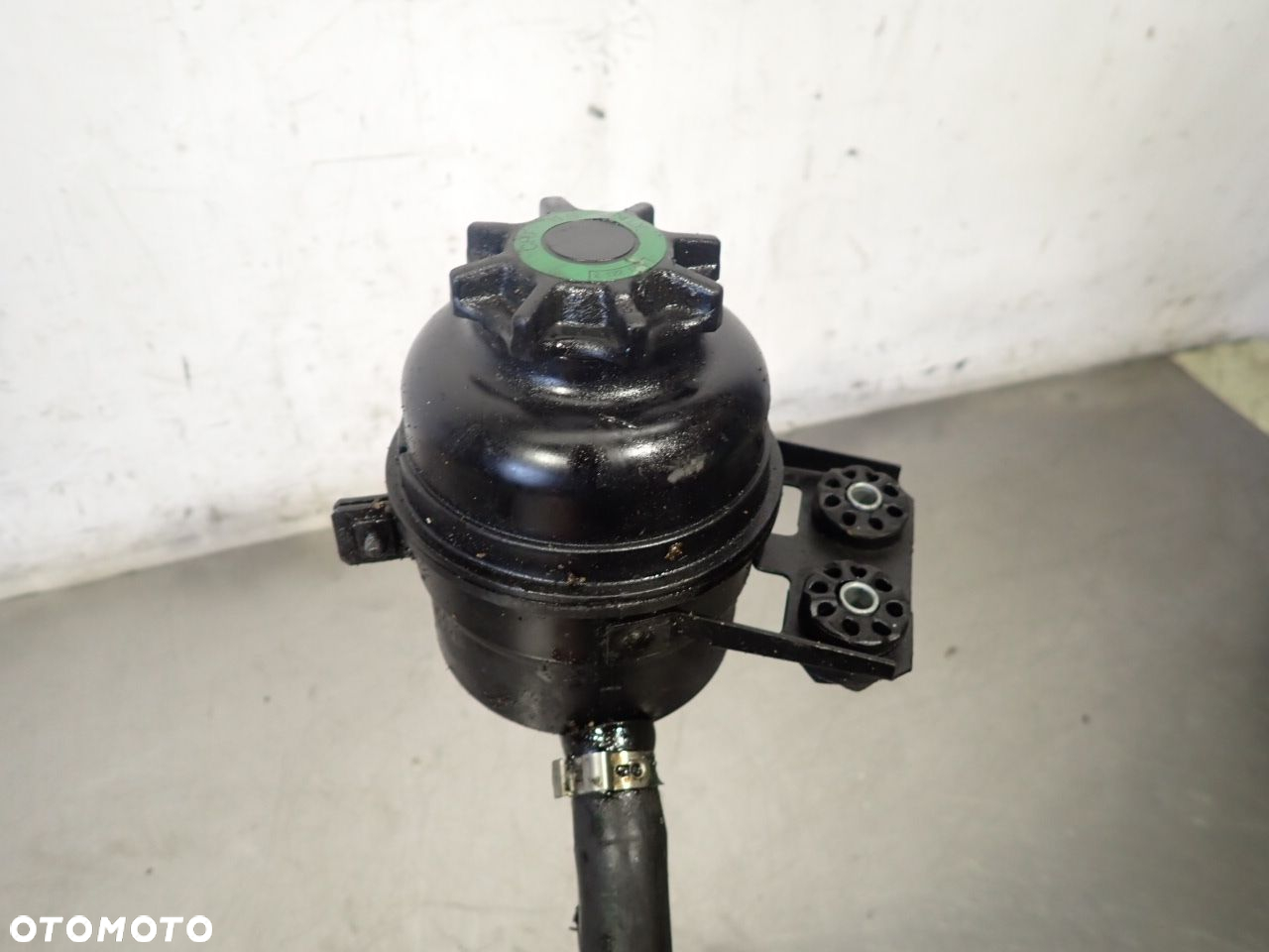POMPA WSPOMAGANIA Z ZBIORNICZKIEM BMW E91  6768034-02 7539015-02 - 7