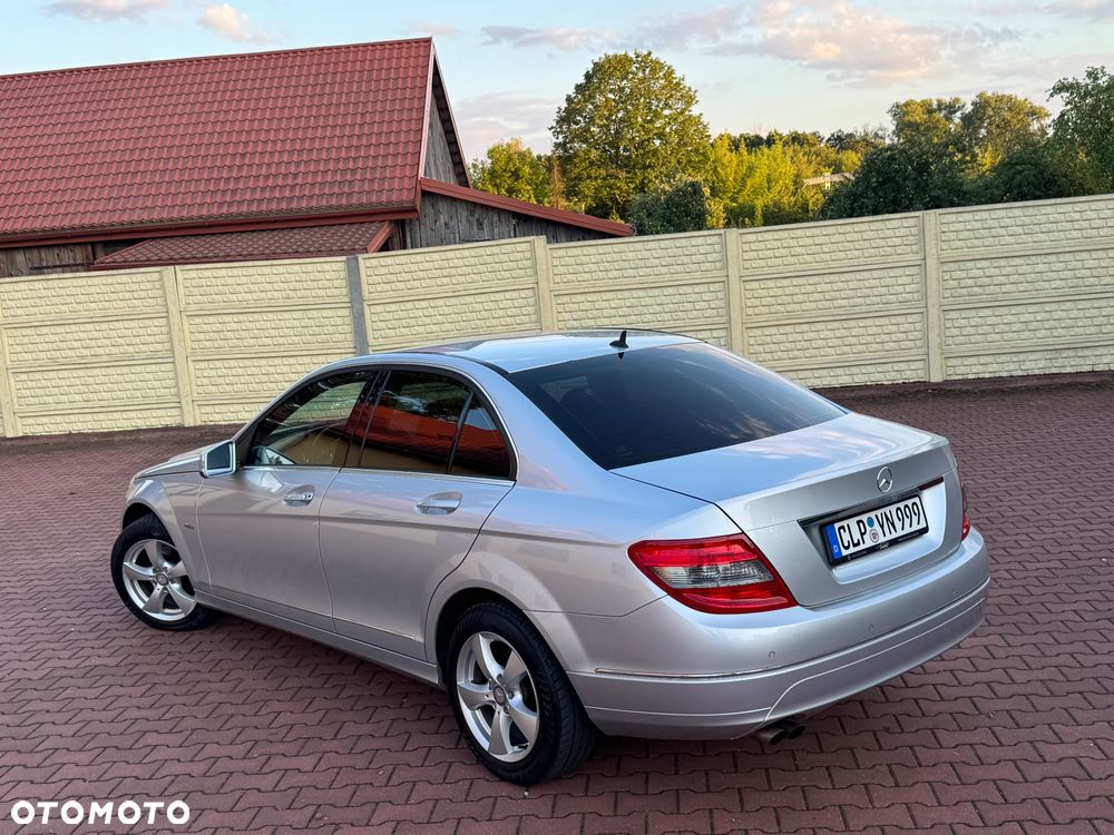 Mercedes-Benz Klasa C 180 CGI Automatik BlueEFFICIENCY Avantgarde - 23