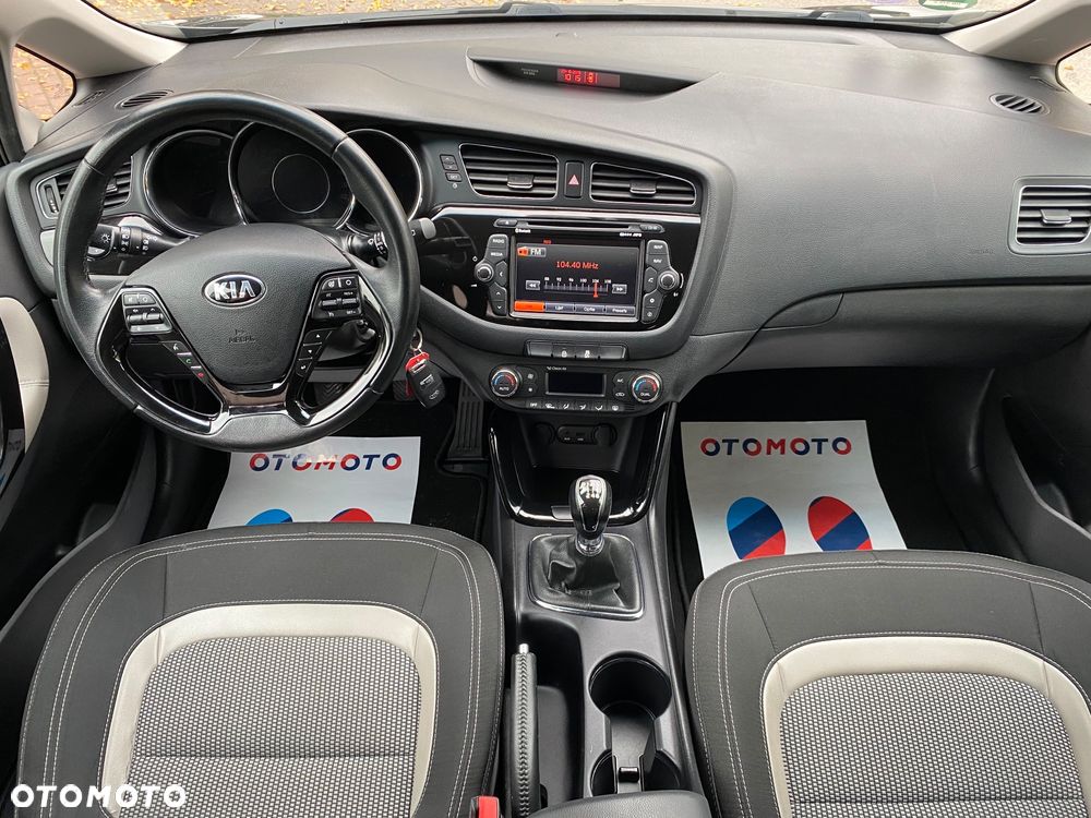 Kia Ceed 1.6 GDI Dream Team Edition - 6