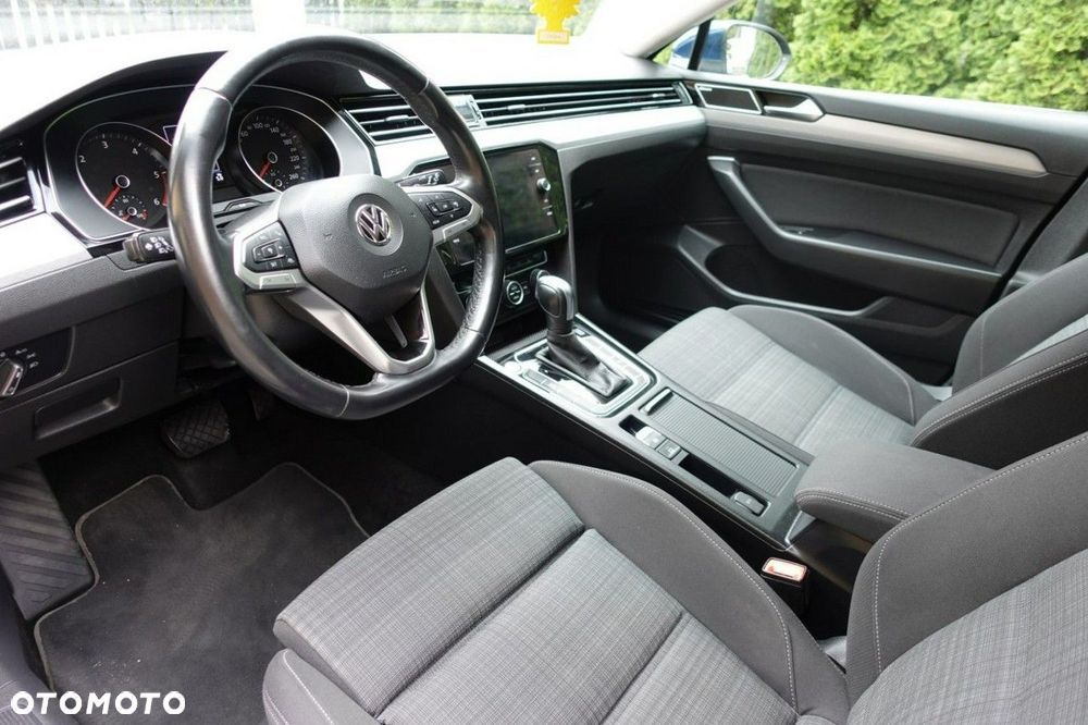 Volkswagen Passat - 13