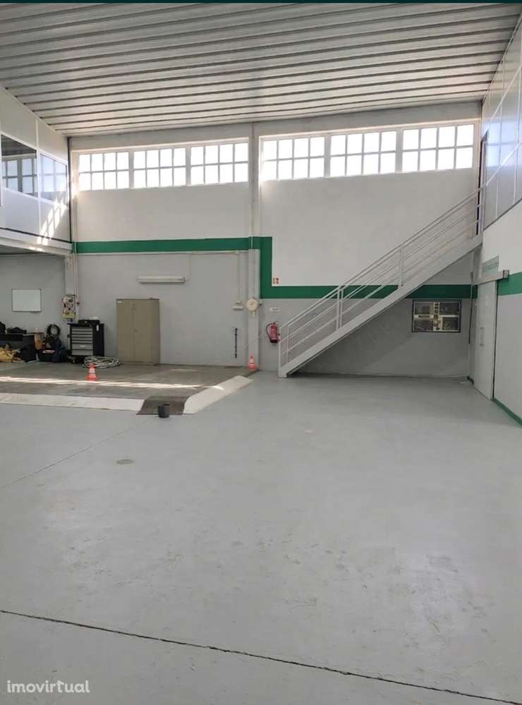 Arrendamento – Armazém / Espaço Comercial e Industrial em Leiria - Grande imagem: 3/8