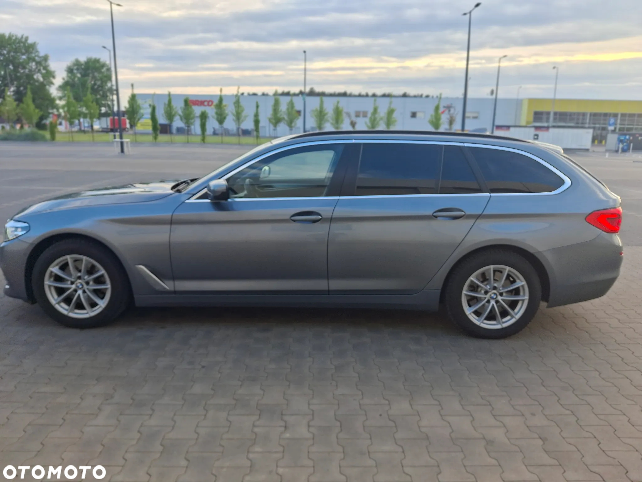 BMW Seria 5 518d Sport Line - 32