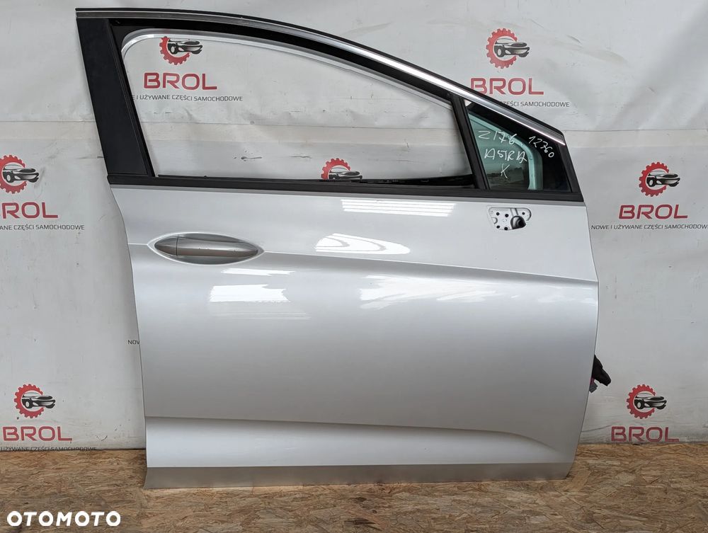 DRZWI PRZEDNIE PRAWE OPEL ASTRA V K 16' Z176 - 1
