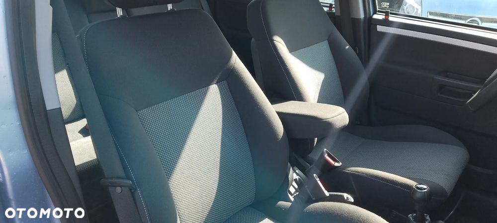 Opel Meriva 1.6 16V (Essentia) - 17