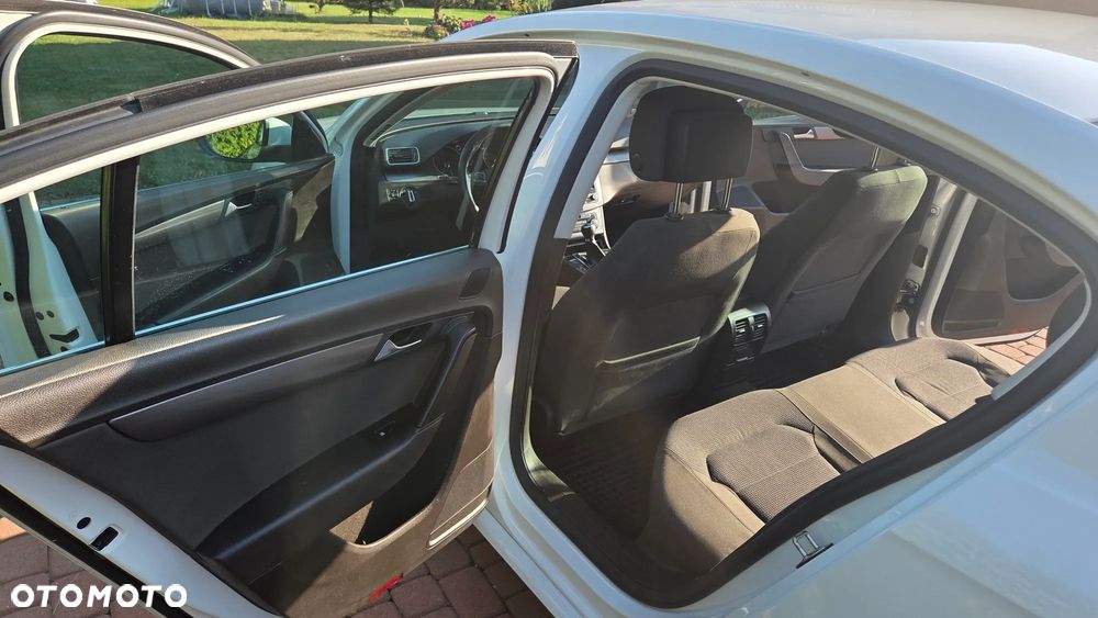 Volkswagen Passat 2.0 TDI Comfortline - 8