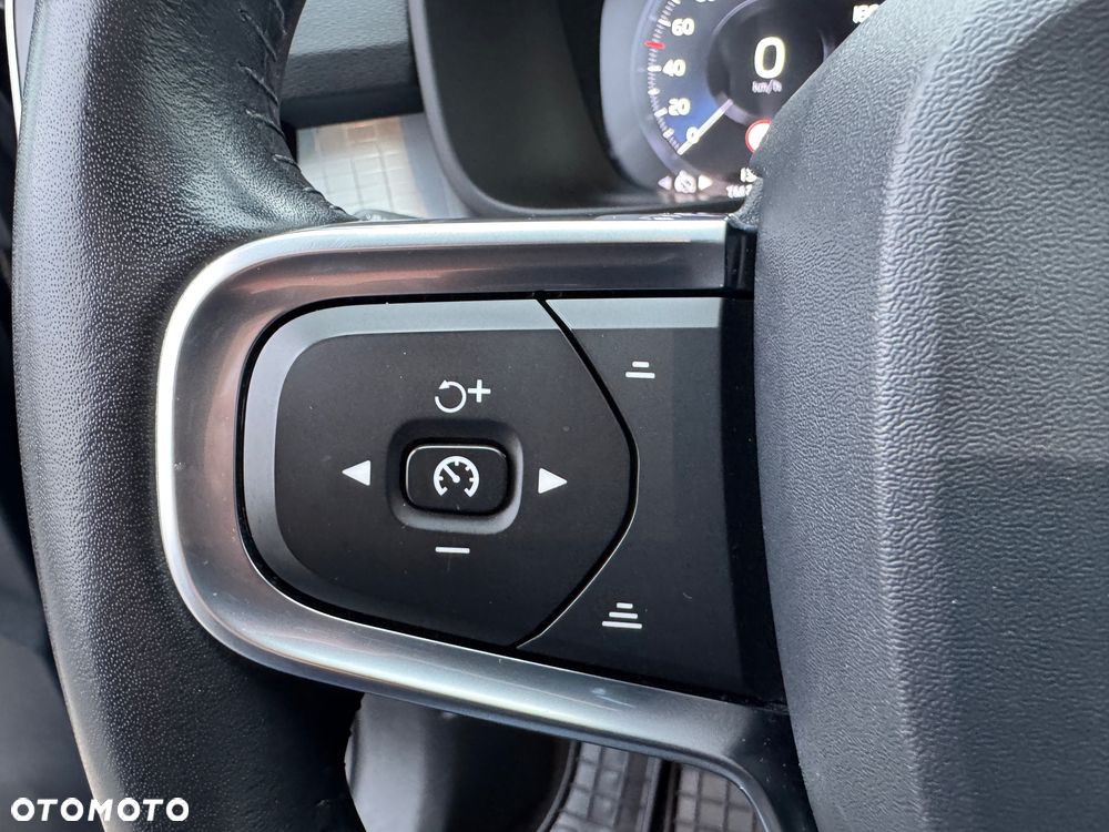 Volvo XC 40 D3 SCR Momentum - 23