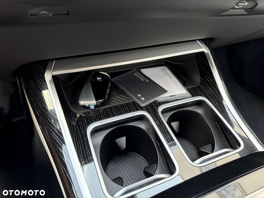 BMW Seria 7 - 32