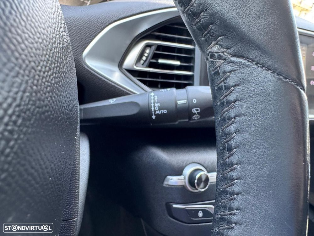 Peugeot 308 SW 1.5 BlueHDi Allure - 21