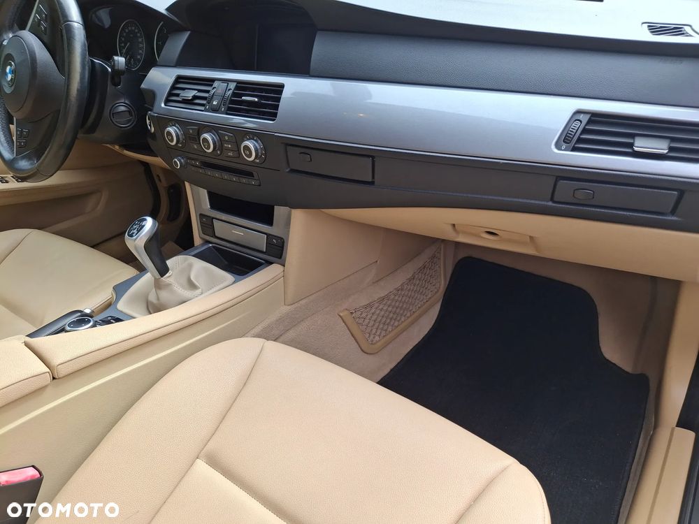 BMW Seria 5 520d - 25