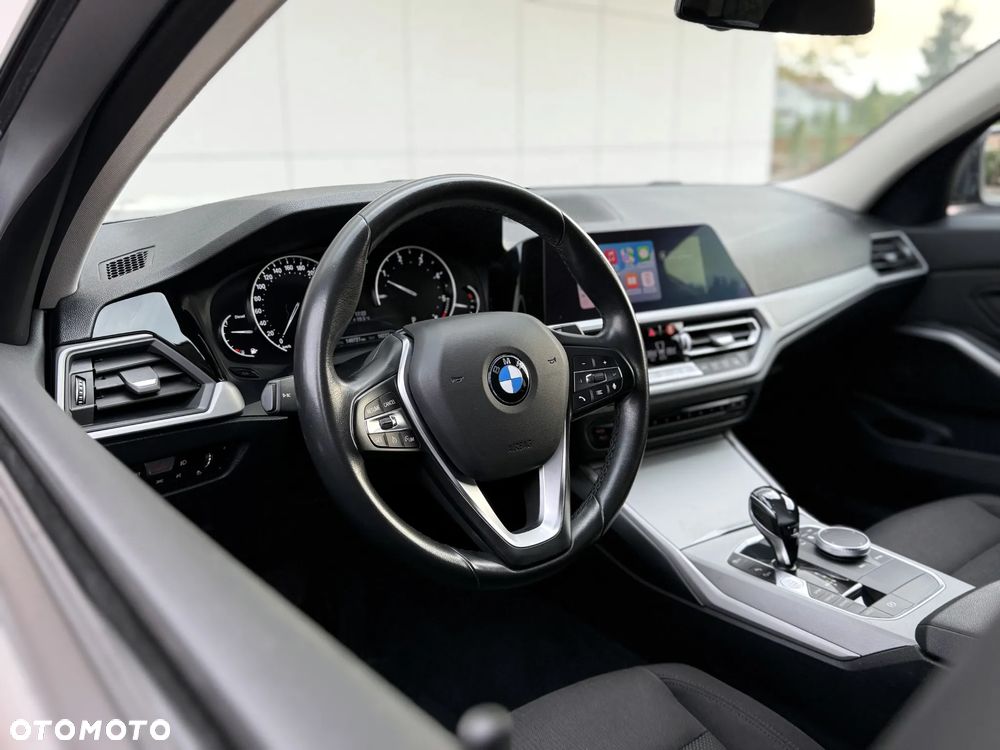 BMW Seria 3 318d Touring Advantage - 12
