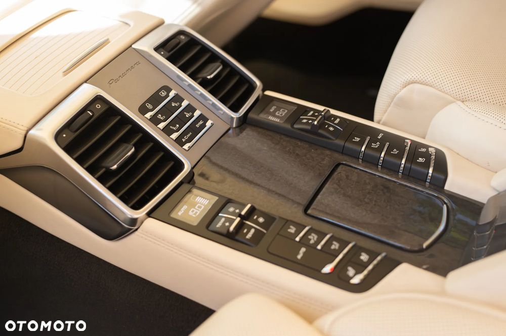 Porsche Panamera Turbo Executive - 14