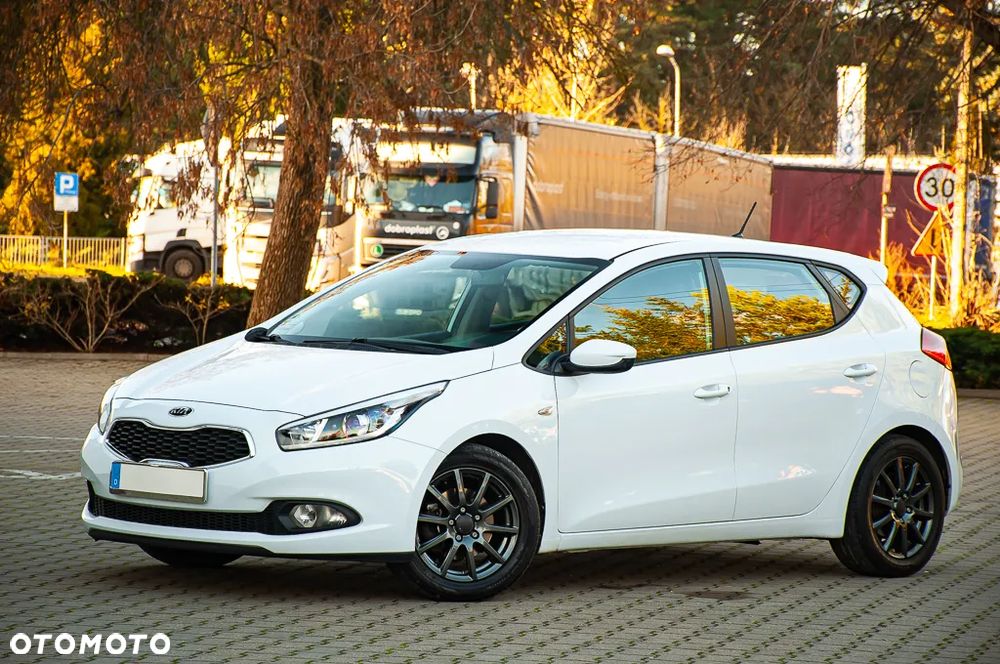 Kia Ceed 1.6 GDI Platinum Edition - 1
